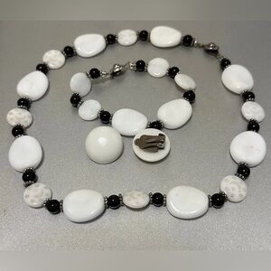 Vintage Teng Yue  black abs white necklace lucite